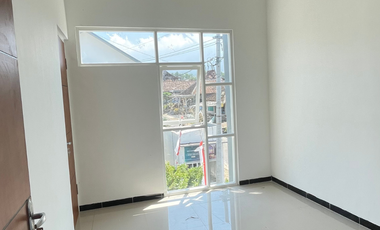 Dijual Villa Mewah 2 lantai kota batu free private pool SHM on hand