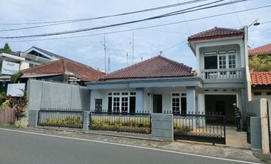 Rumah Luas 222m² Tepi Jl Raya Salatiga