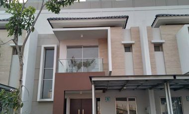 Disewakan Rumah 8x15 Golf Island PIK Harga murah