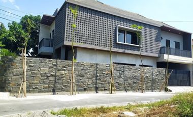 Rumah Baru Mewah 2lt Ada Kolam Renang Dekat Pintu Tol Solo