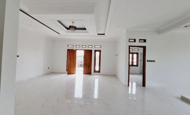 Rumah Baru Mewah 2lt Ada Kolam Renang Dekat Pintu Tol Solo