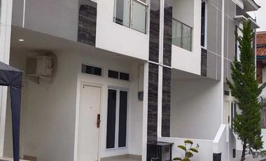 Dijual Rumah Baru 2 lantai di belakang stasiun Jatinegara Jakarta