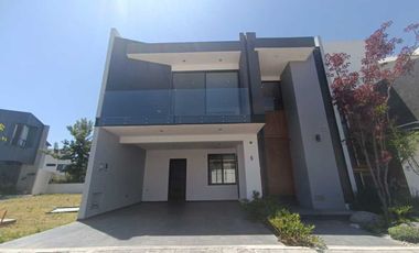 CASA EN VENTA EN LOMAS DE ANGELOPOLIS PARQUE FORESTA RETAMA 5