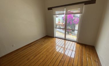 LINDA CASA EN RENTA EN CERRADA TECAMACHALCO