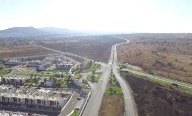 Terreno Comercial en Venta sobre Av. Principal Cd. Maderas Querétaro El Marques
