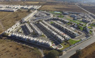 Terreno Comercial en Venta sobre Av. Principal Cd. Maderas Querétaro El Marques