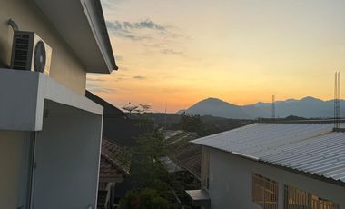 Disewakan Rumah Cantik Siap Huni Furnish di Sentul City cluster depan