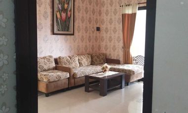 Villa 2 lantai Hook Full Furnish ada Kolam Renang di Kusuma Pinus Batu