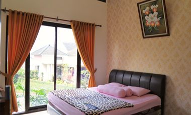Villa 2 lantai Hook Full Furnish ada Kolam Renang di Kusuma Pinus Batu