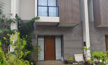 Turun Harga ! Rumah 2 Lantai Bagus Central Park Juanda Sidoarjo