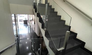 Kantor 3 Lantai di Jalan Raya Anggrek Loka BSD