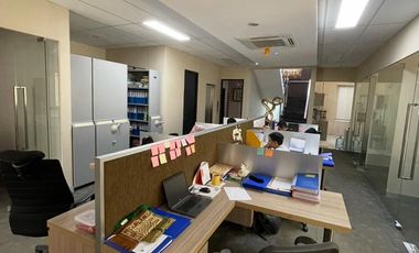 Kantor 3 Lantai di Jalan Raya Anggrek Loka BSD