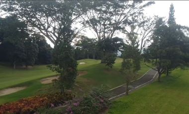 Tanah Luas di Cluster Golf View Jawa Barat