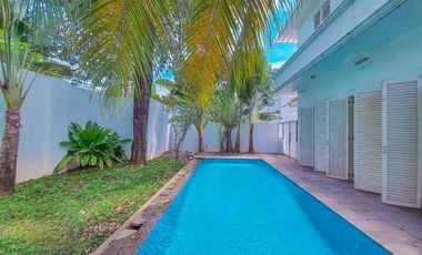 RUMAH MEWAH DAN LUAS DENGAN PRIVATE POOL DI KEMANG BARAT