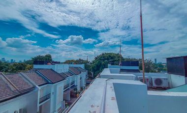 RUMAH MEWAH DAN LUAS DENGAN PRIVATE POOL DI KEMANG BARAT