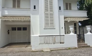 RUMAH MEWAH DAN LUAS DENGAN PRIVATE POOL DI KEMANG BARAT