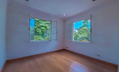 RUMAH MEWAH DAN LUAS DENGAN PRIVATE POOL DI KEMANG BARAT