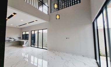 Rumah Mewah Pool Baru 2 lt di Sumber Dekat Manahan Solo Kota