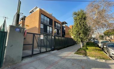 HERMOSA TOWNHOUSE EN VENTA, CALLE LAUTARO, PROVIDENCIA