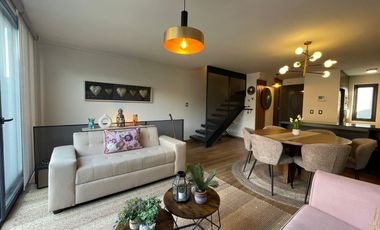 HERMOSA TOWNHOUSE EN VENTA, CALLE LAUTARO, PROVIDENCIA