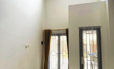 Rumah Bagus Ad AC, Kitchenset Di cluster Tohudan Colomadu