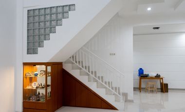 Rumah 2 Lantai Estetik Siap Huni Lebong Siarang (semi-furnished)