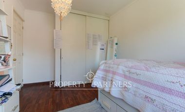 Amplia casa familiar, en tranquilo barrio residencial, Providencia.