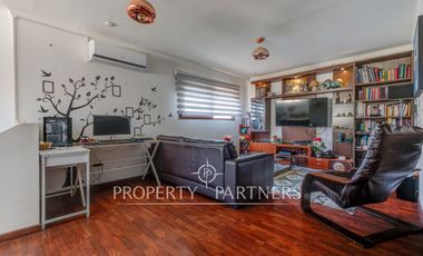 Amplia casa familiar, en tranquilo barrio residencial, Providencia.