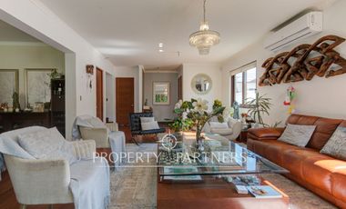 Amplia casa familiar, en tranquilo barrio residencial, Providencia.