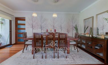 Amplia casa familiar, en tranquilo barrio residencial, Providencia.