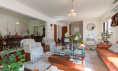 Amplia casa familiar, en tranquilo barrio residencial, Providencia.