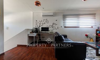 Amplia casa familiar, en tranquilo barrio residencial, Providencia.