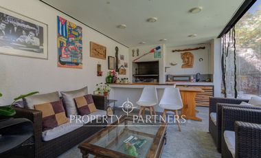 Amplia casa familiar, en tranquilo barrio residencial, Providencia.