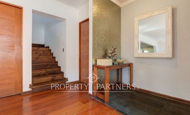 Amplia casa familiar, en tranquilo barrio residencial, Providencia.