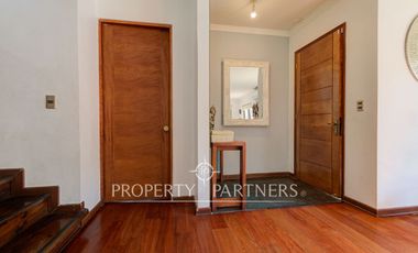 Amplia casa familiar, en tranquilo barrio residencial, Providencia.