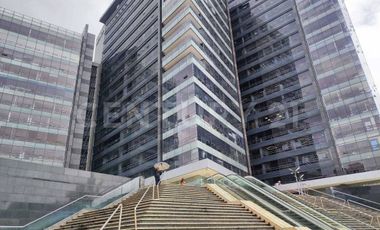 SE ARRIENDA LOCAL COMERCIAL EN CENTRO EMPRESARIAL PARALELO 108