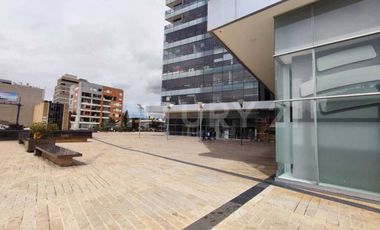 SE ARRIENDA LOCAL COMERCIAL EN CENTRO EMPRESARIAL PARALELO 108