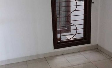 Disewakan Rumah 2 Lantai Bagus Luas Semi Furnished di Pamulang