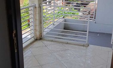 Disewakan Rumah 2 Lantai Bagus Luas Semi Furnished di Pamulang