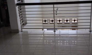 Disewakan Rumah 2 Lantai Bagus Luas Semi Furnished di Pamulang