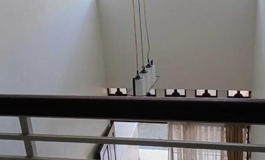 Disewakan Rumah 2 Lantai Bagus Luas Semi Furnished di Pamulang