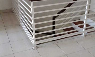 Disewakan Rumah 2 Lantai Bagus Luas Semi Furnished di Pamulang