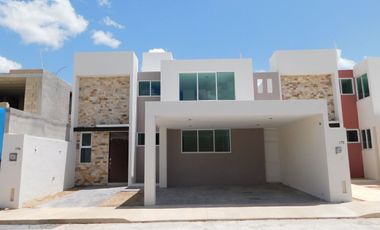 Venta Casa en Conkal al norte de Merida, en privada, con recámara en PB