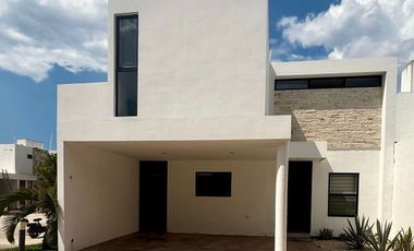 CASA EN VENTA EN ESQUINA CON PANALERES SOLARES EN PRIVADA BOTÁNICO RESIDENCIAL.
