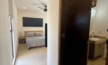 CASA EN VENTA EN ESQUINA CON PANALERES SOLARES EN PRIVADA BOTÁNICO RESIDENCIAL.