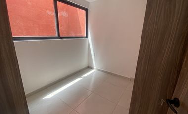 CASA EN VENTA, LOMAS BOULEVARES, REMODELADA ACABOS MINIMALISTA.