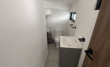 CASA EN VENTA, LOMAS BOULEVARES, REMODELADA ACABOS MINIMALISTA.