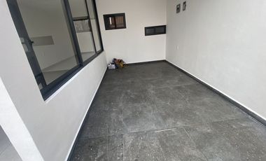 CASA EN VENTA, LOMAS BOULEVARES, REMODELADA ACABOS MINIMALISTA.