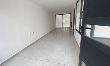 CASA EN VENTA, LOMAS BOULEVARES, REMODELADA ACABOS MINIMALISTA.