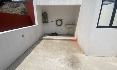 CASA EN VENTA, LOMAS BOULEVARES, REMODELADA ACABOS MINIMALISTA.